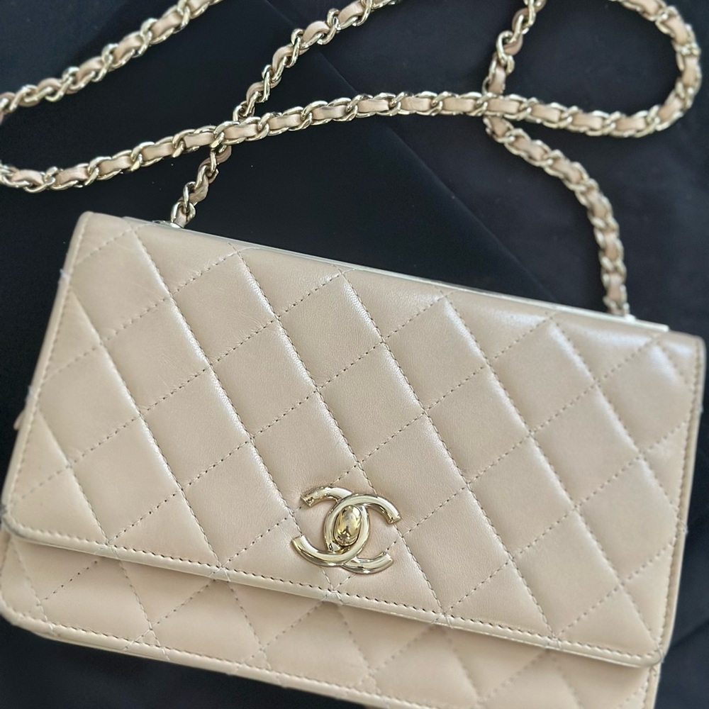 CHANEL Beige Trendy CC Wallet on Chain lambskin